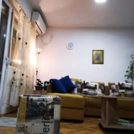 Vanadi Apartment *